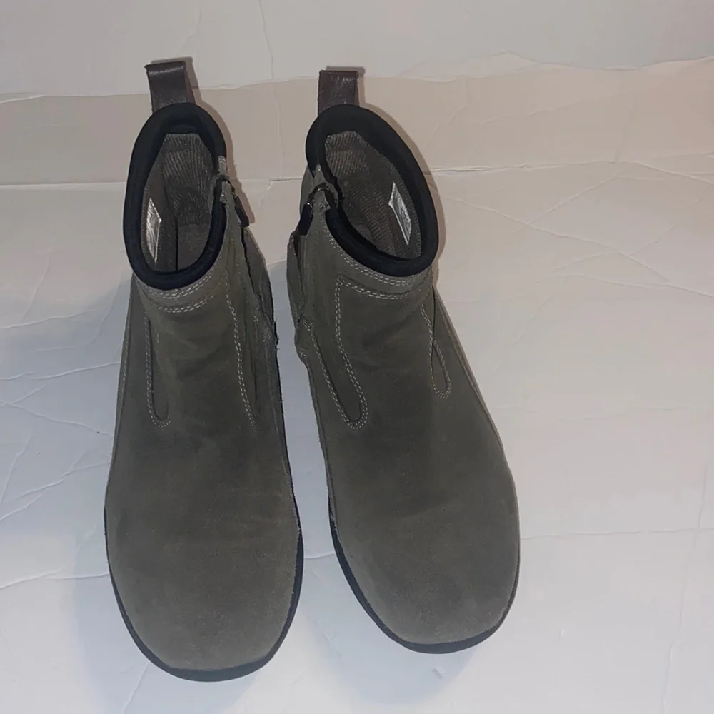 Lands End boots size 10B